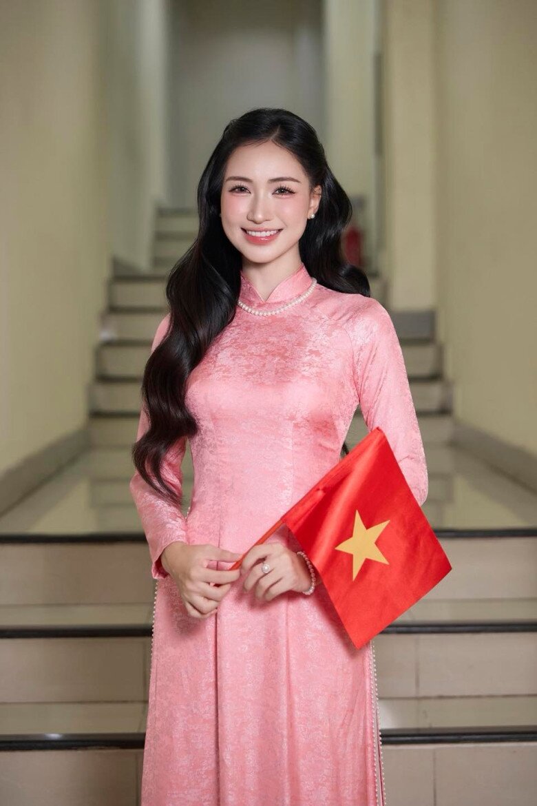 2 sao Vbiz được vinh danh "Thanh niên sống đẹp": Người làm mẹ đơn thân giàu có, người sắp đại diện Việt Nam thi quốc tế 4 Nữ ca sĩ từng vay tiền quản lý để làm từ thiện.