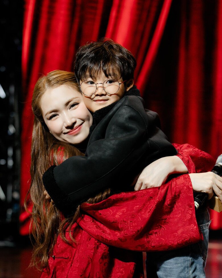 2 sao Vbiz được vinh danh "Thanh niên sống đẹp": Người làm mẹ đơn thân giàu có, người sắp đại diện Việt Nam thi quốc tế 6 Con trai của Hòa Minzy nhận được sự yêu mến từ khán giả.