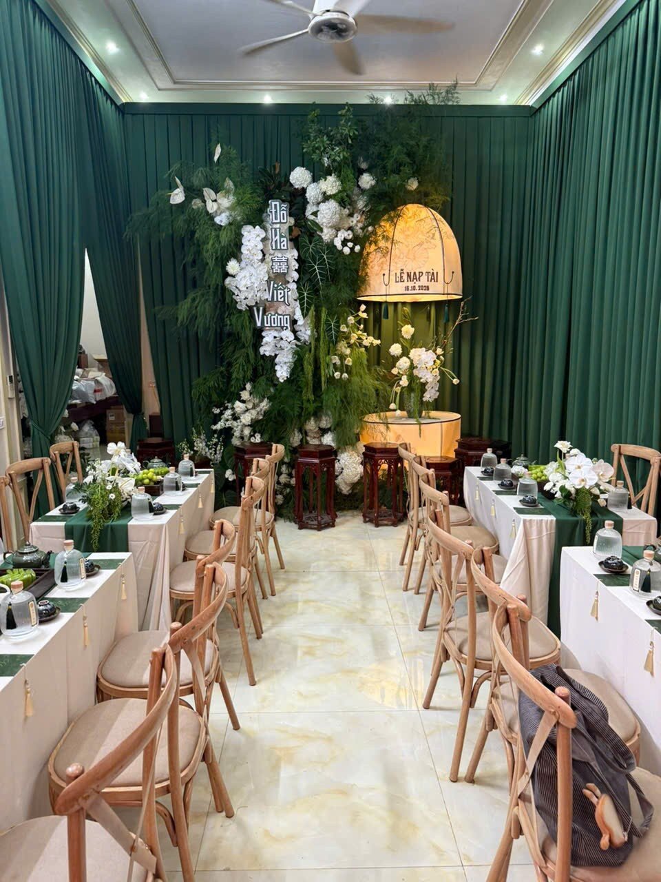 Hình ảnh chồng Đỗ Thị Hà tại lễ ăn hỏi 3 Hình ảnh trong tư gia của Đỗ Thị Hà.