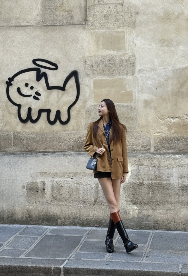 Áo blazer giúp nàng nâng tầm phong cách chỉ trong phút chốc 8 Áo blazer giúp nàng nâng tầm phong cách chỉ trong phút chốc - Ảnh 8.