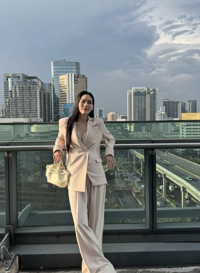 Áo blazer giúp nàng nâng tầm phong cách chỉ trong phút chốc 9 Áo blazer giúp nàng nâng tầm phong cách chỉ trong phút chốc - Ảnh 9.