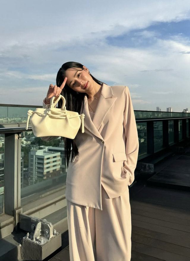 Áo blazer giúp nàng nâng tầm phong cách chỉ trong phút chốc 10 Áo blazer giúp nàng nâng tầm phong cách chỉ trong phút chốc - Ảnh 10.