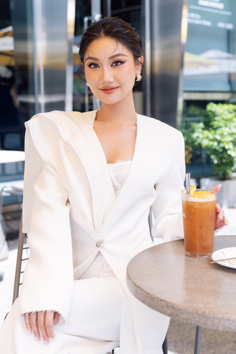 1760613782 362 Song Linh hoi ngo hai nang hau lan toa tinh