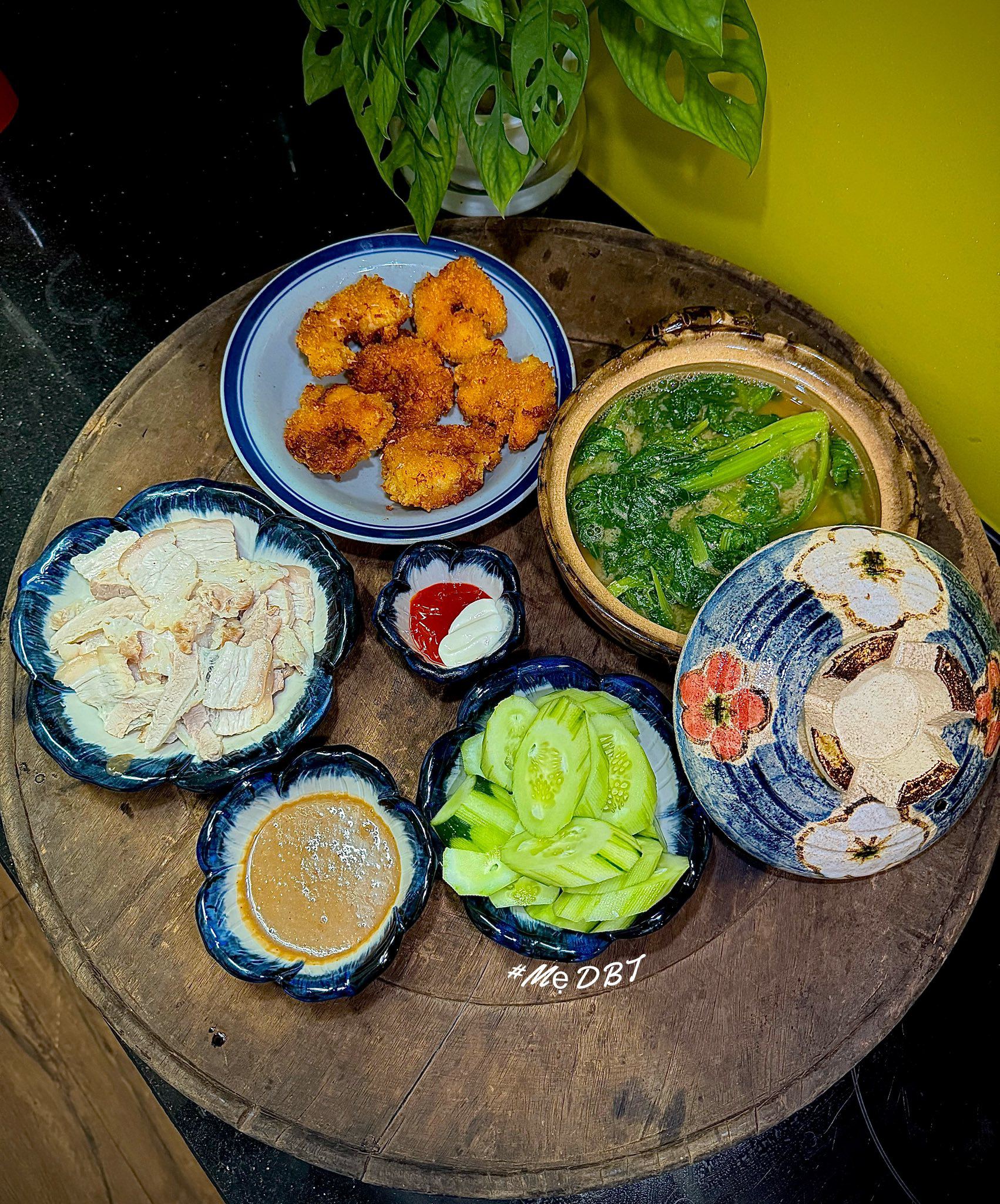 Tôm chiên giòn - Thịt luộc chấm mắm nêm - Canh cải 