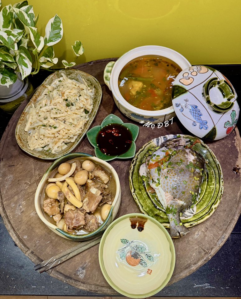 Sườn kho trứng - Cá dìa nấu canh - Măng xào