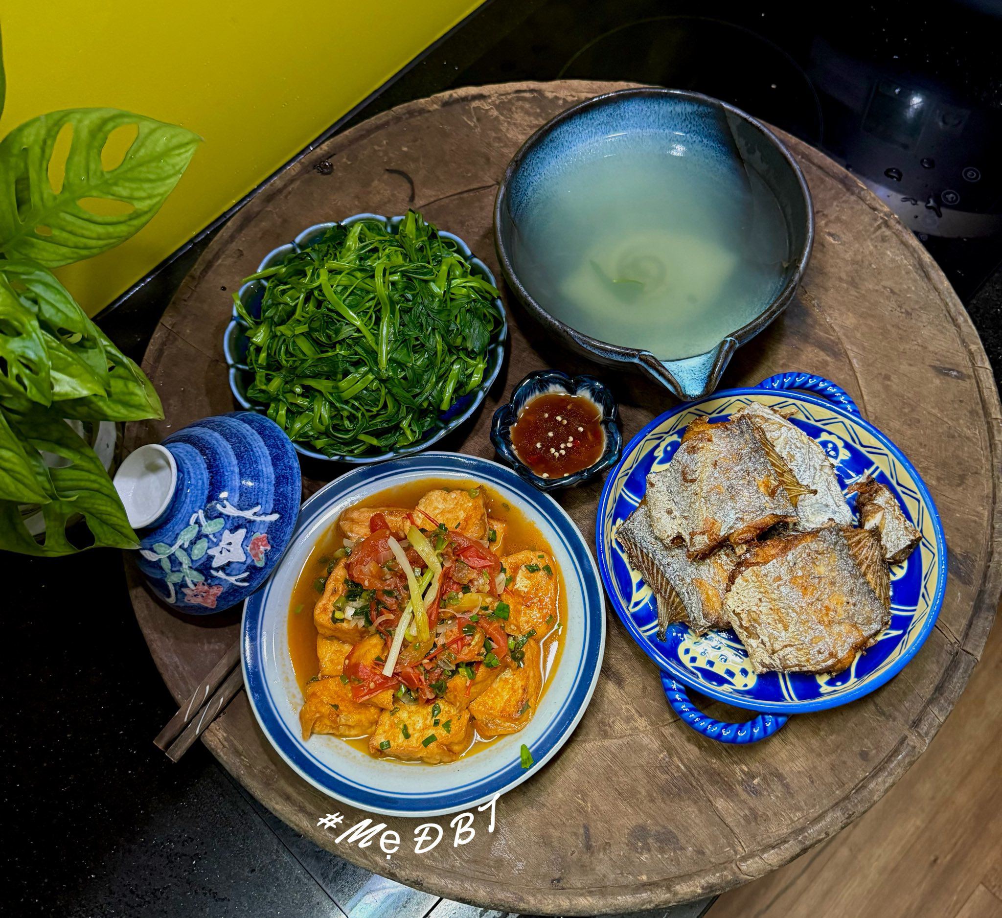 Cá hố chiên xù - Đậu sốt cà chua - Rau muống luộc