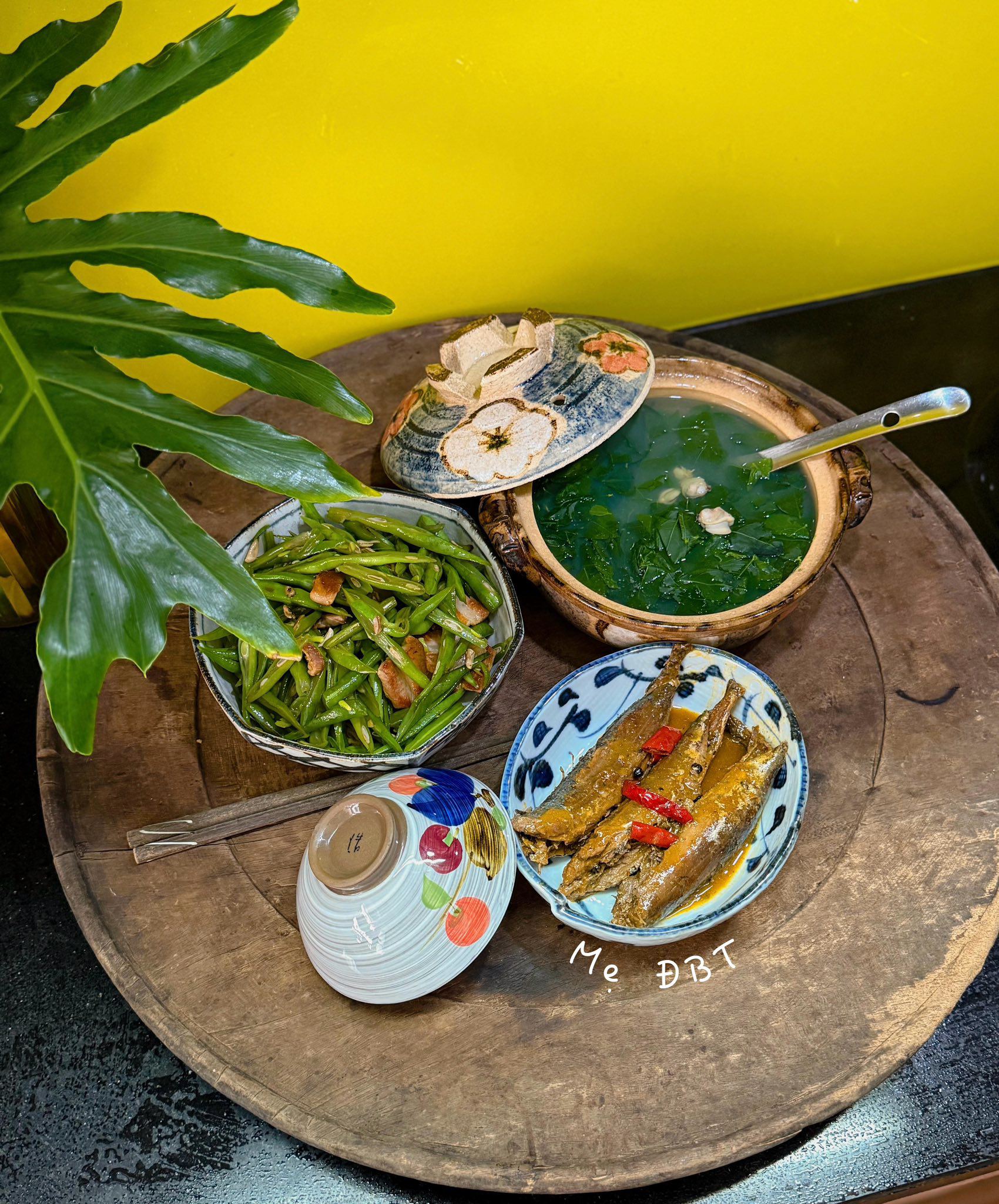 Cá nục kho nhừ xương - Canh nghêu nấu rau ngót - Đậu cove xào ba chỉ