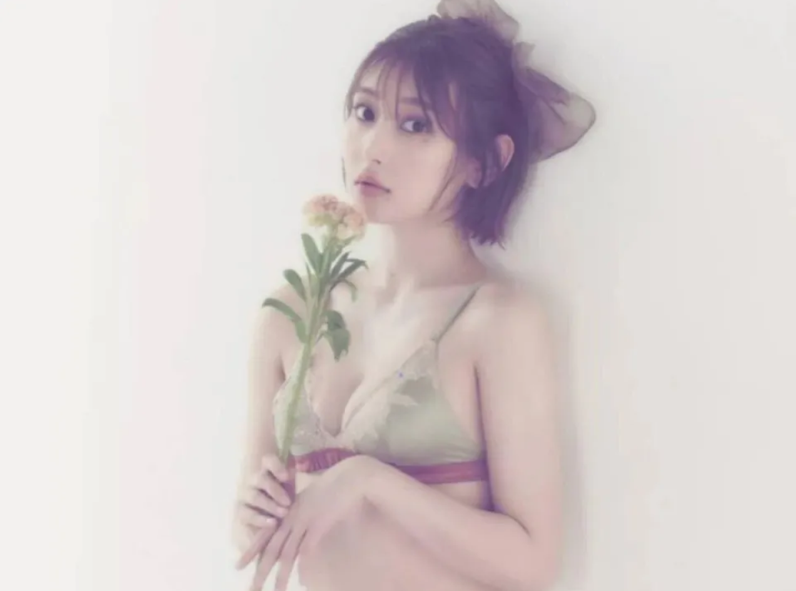 "Sao nhí một thời" bỏ nghề đi làm tiếp viên quán rượu - Ảnh 2.