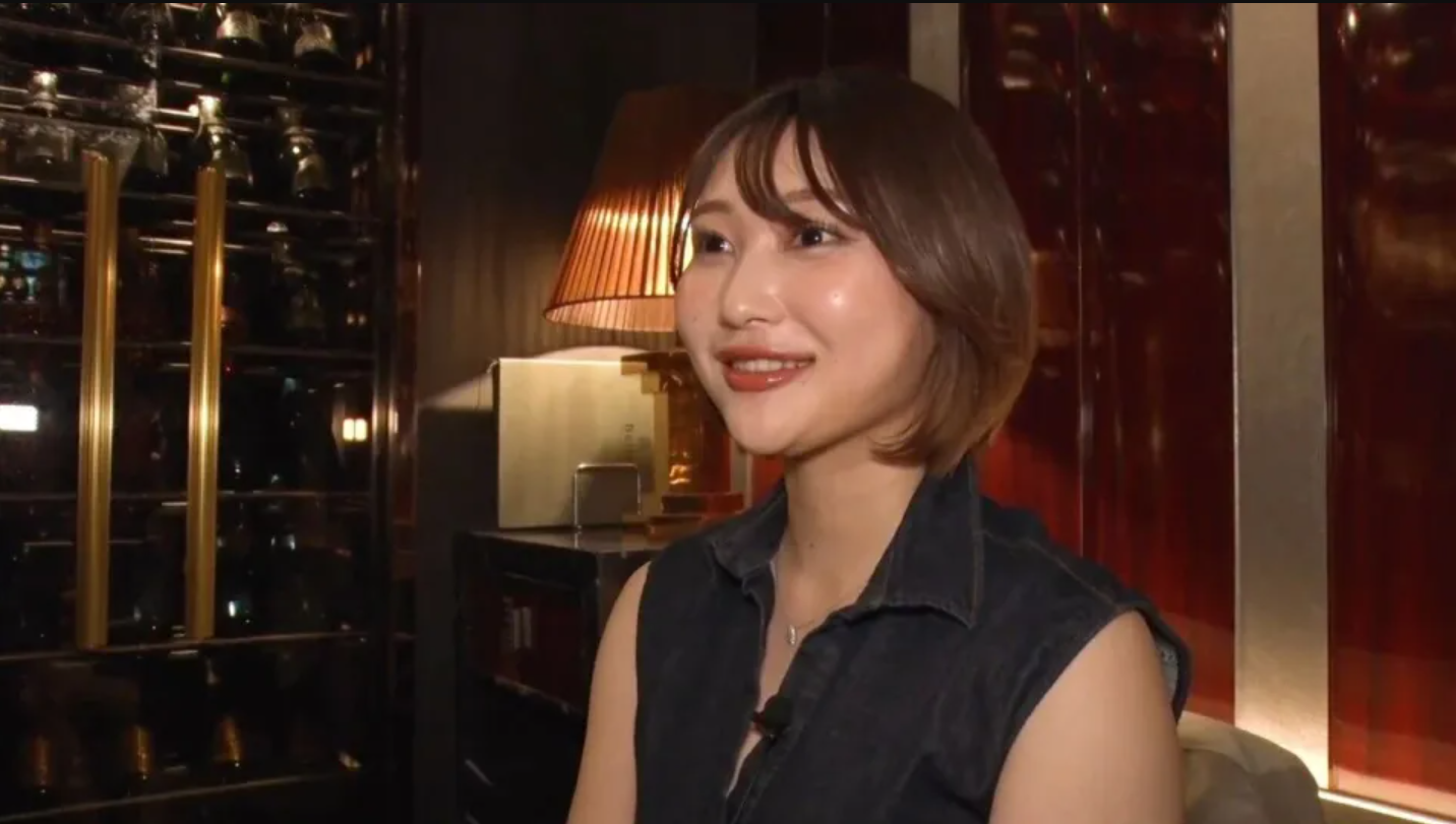 "Sao nhí một thời" bỏ nghề đi làm tiếp viên quán rượu - Ảnh 4.