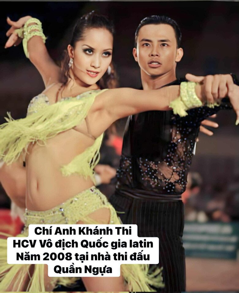 Sao Việt 24h: Khánh Thi xúc động nhớ về lần đầu đăng quang cùng Chí Anh, nhìn lại 20 năm gắn bó với khiêu vũ thể thao 2 Cặp đôi nhiều lần giành huy chương vàng tại các cuộc thi danh giá.