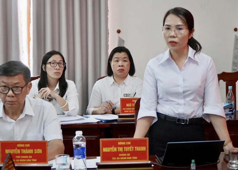 Chánh án TAND tỉnh Đồng Nai Nguyễn Thị Tuyết phát biểu tại buổi giám sát. Ảnh: VŨ HỘI giải quyết khiếu nại 4.jpg