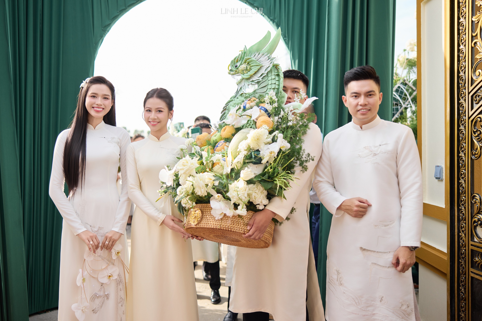 Hoa hậu Đỗ Hà khóc nức nở khi nghe bố chồng chủ tịch nói điều này trong đám cưới- Ảnh 5. Hoa hậu Đỗ Hà khóc nức nở khi nghe bố chồng chủ tịch nói điều này trong đám cưới- Ảnh 5.