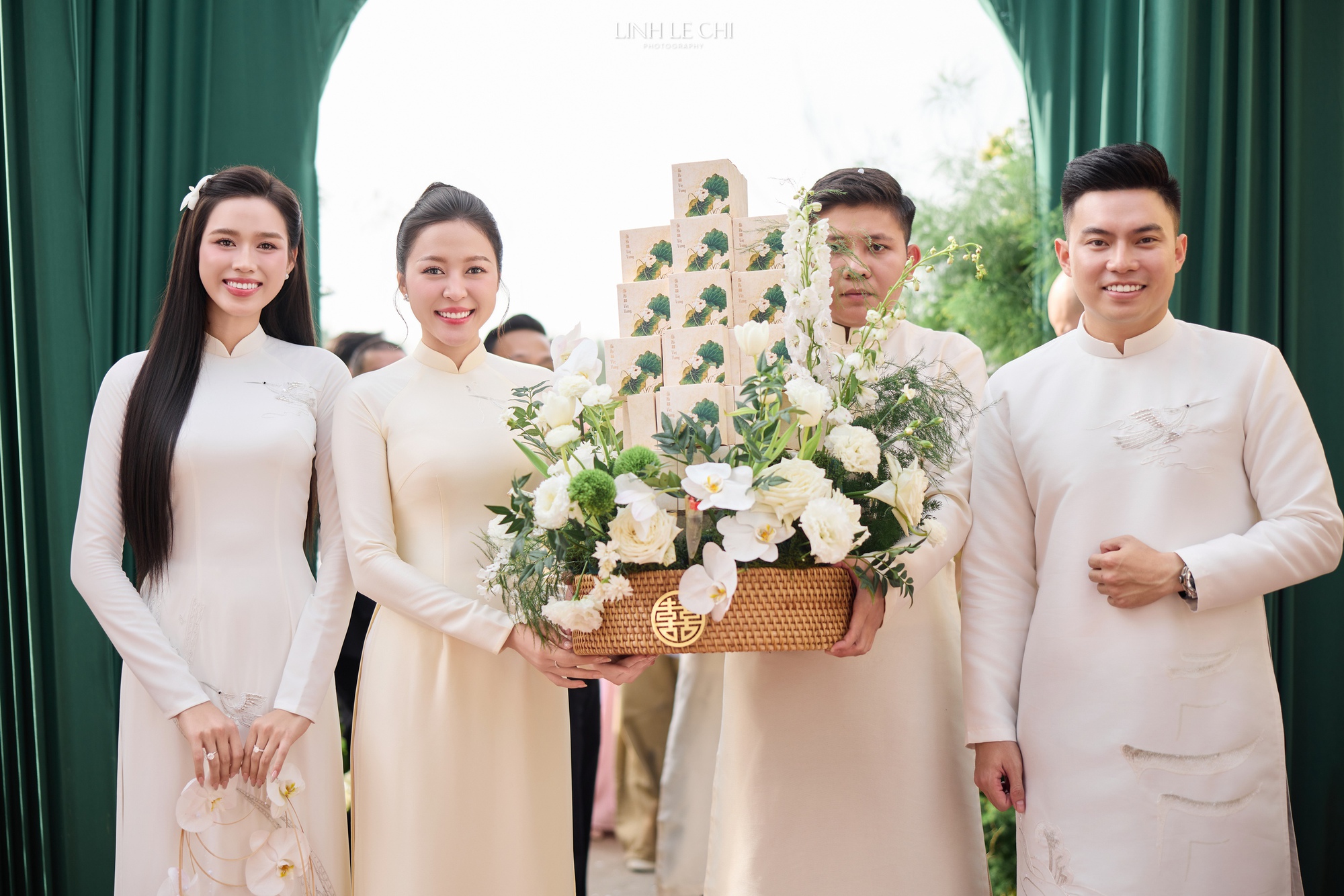 Hoa hậu Đỗ Hà khóc nức nở khi nghe bố chồng chủ tịch nói điều này trong đám cưới- Ảnh 8. Hoa hậu Đỗ Hà khóc nức nở khi nghe bố chồng chủ tịch nói điều này trong đám cưới- Ảnh 8.