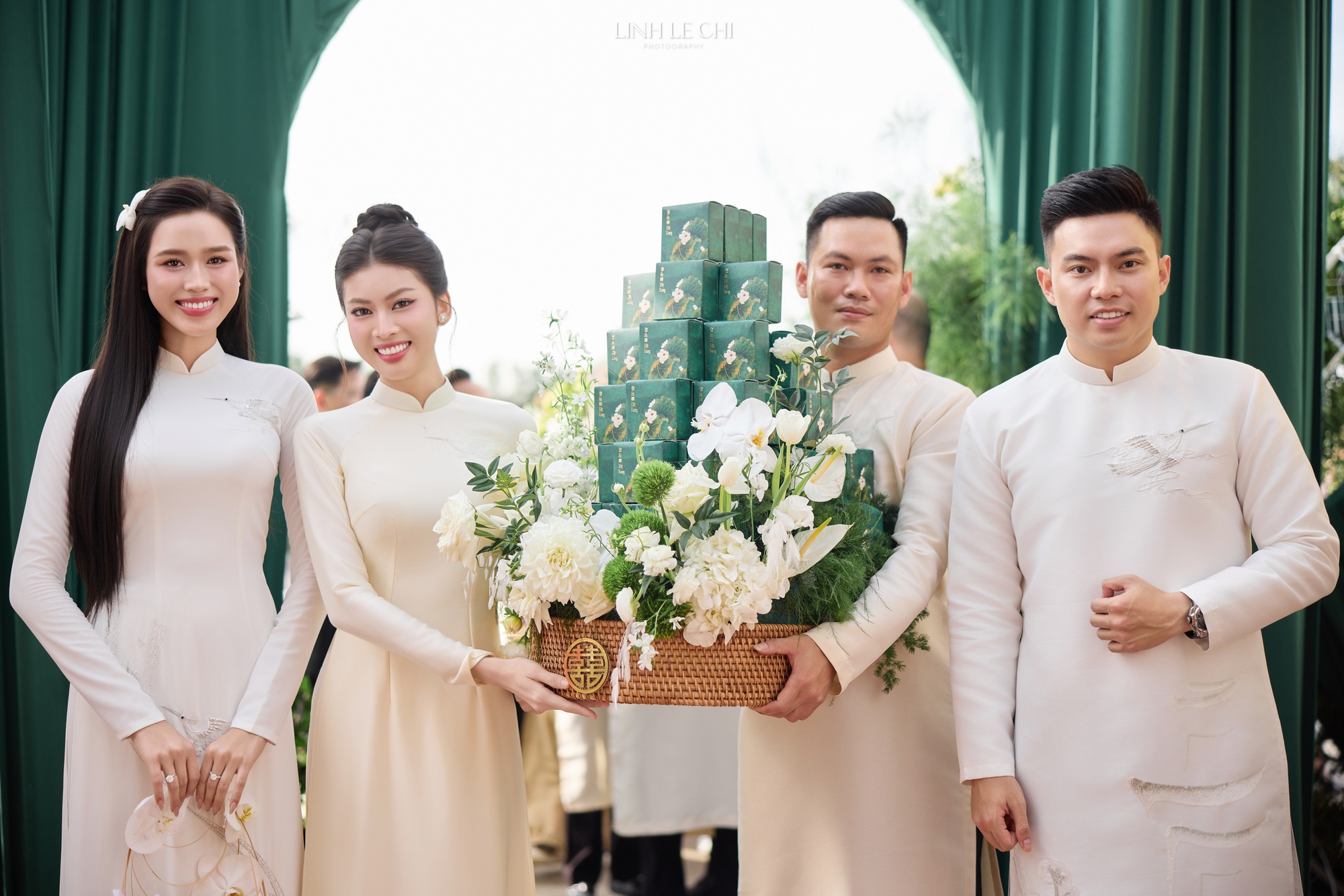 Hoa hậu Đỗ Hà khóc nức nở khi nghe bố chồng chủ tịch nói điều này trong đám cưới- Ảnh 9. Hoa hậu Đỗ Hà khóc nức nở khi nghe bố chồng chủ tịch nói điều này trong đám cưới- Ảnh 9.