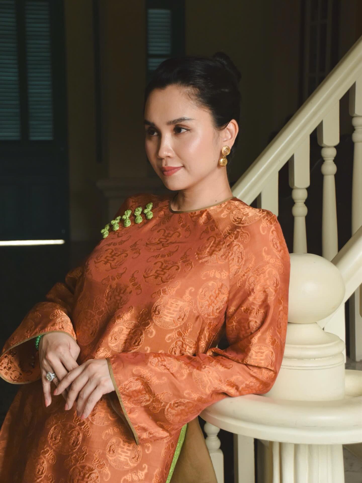 “Điệu” ở tuổi 40: Bí quyết giữ năng lượng và nhan sắc của nữ CEO Linh Đặng - "chị bán gạo nổi nhất MXH" 5 1760635532 848 Dieu o tuoi 40 Bi quyet giu nang luong va