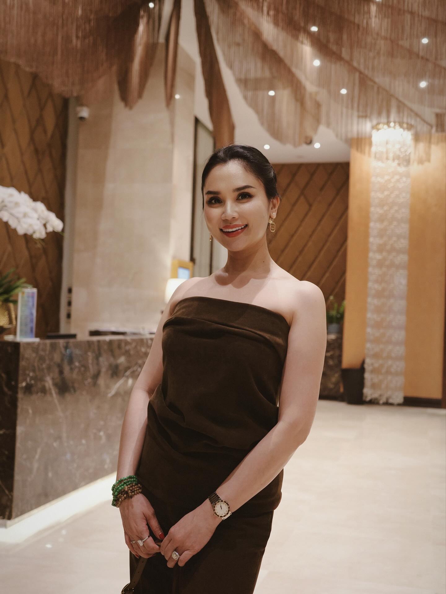 “Điệu” ở tuổi 40: Bí quyết giữ năng lượng và nhan sắc của nữ CEO Linh Đặng - "chị bán gạo nổi nhất MXH" 7 1760635533 323 Dieu o tuoi 40 Bi quyet giu nang luong va