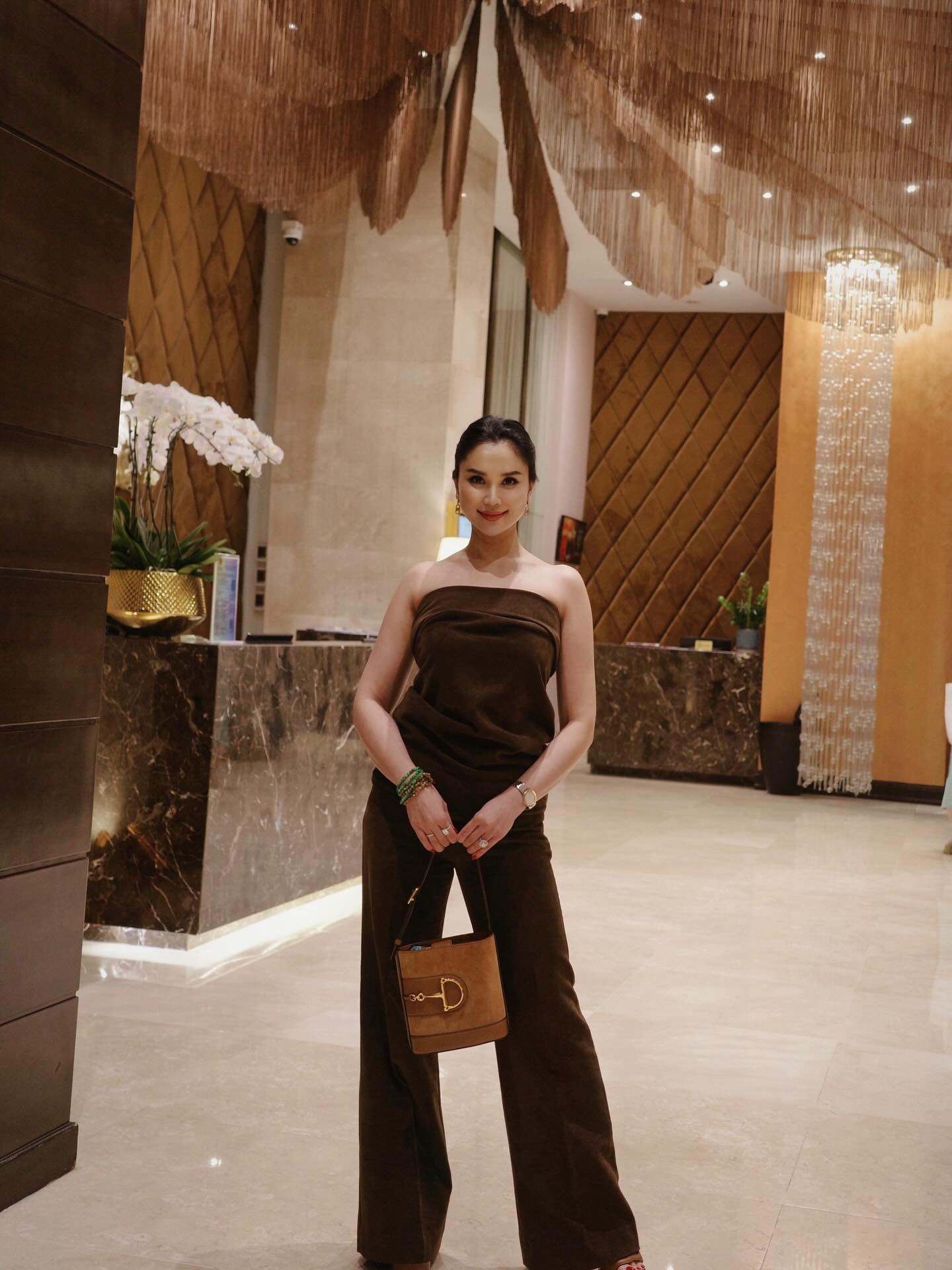 “Điệu” ở tuổi 40: Bí quyết giữ năng lượng và nhan sắc của nữ CEO Linh Đặng - "chị bán gạo nổi nhất MXH" 8 1760635534 634 Dieu o tuoi 40 Bi quyet giu nang luong va