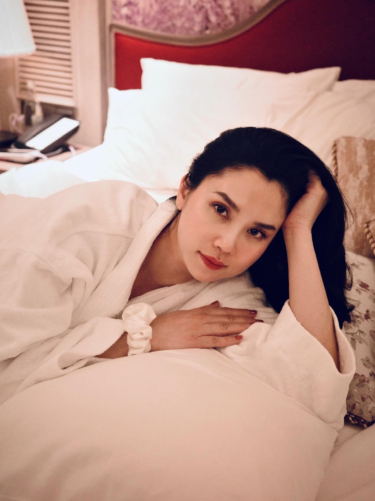 “Điệu” ở tuổi 40: Bí quyết giữ năng lượng và nhan sắc của nữ CEO Linh Đặng - "chị bán gạo nổi nhất MXH" 11 1760635536 256 Dieu o tuoi 40 Bi quyet giu nang luong va