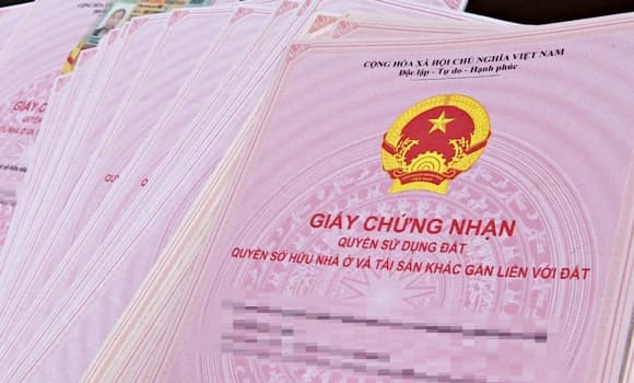 Sổ đỏ, Giấy chứng nhận quyền sử dụng đất, đứng tên đất, Luật Đất đai