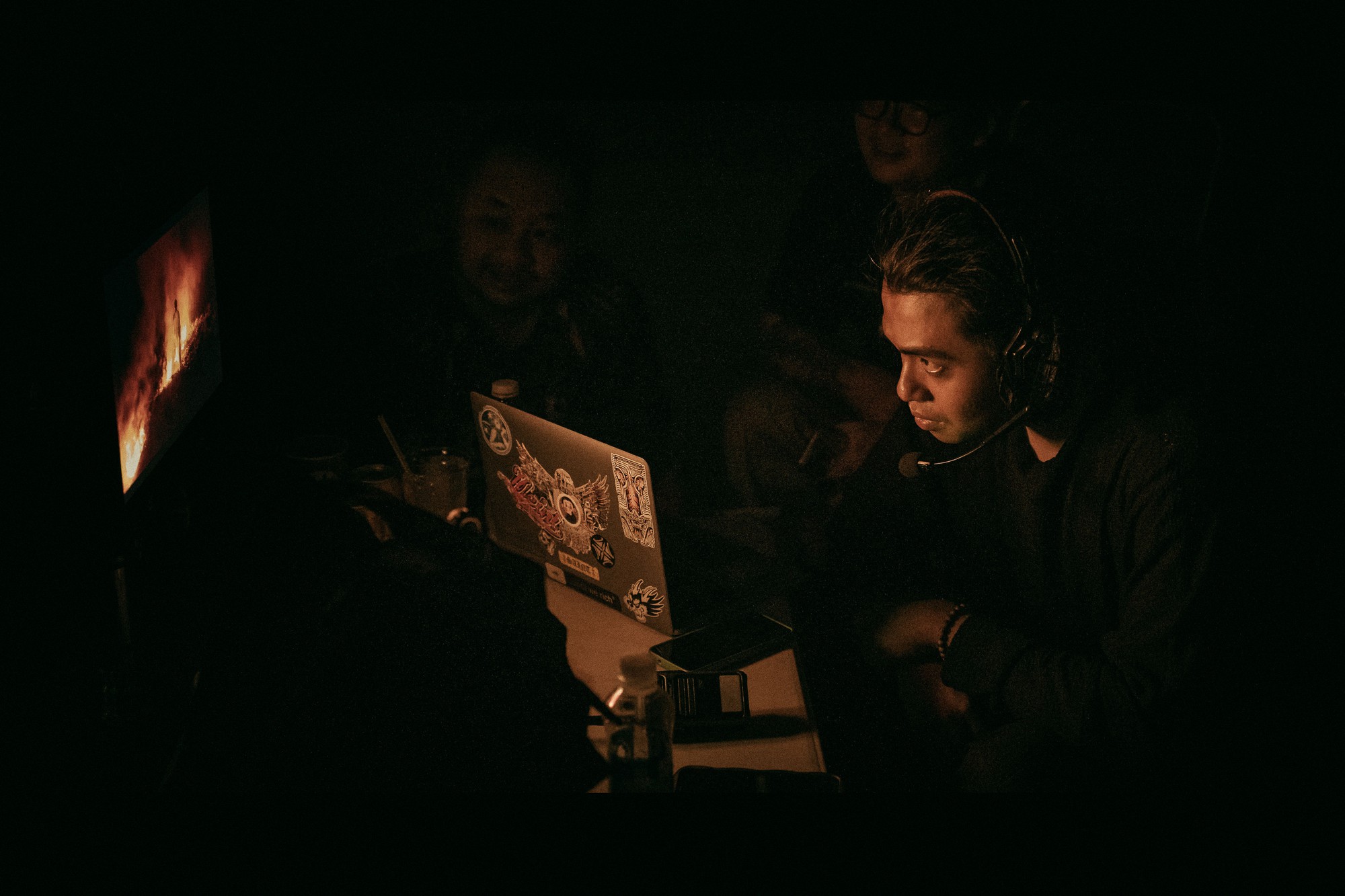 Quốc Thiên kể chuyện tình dang dở bằng tiếng hát trầm buồn - Ảnh 4.