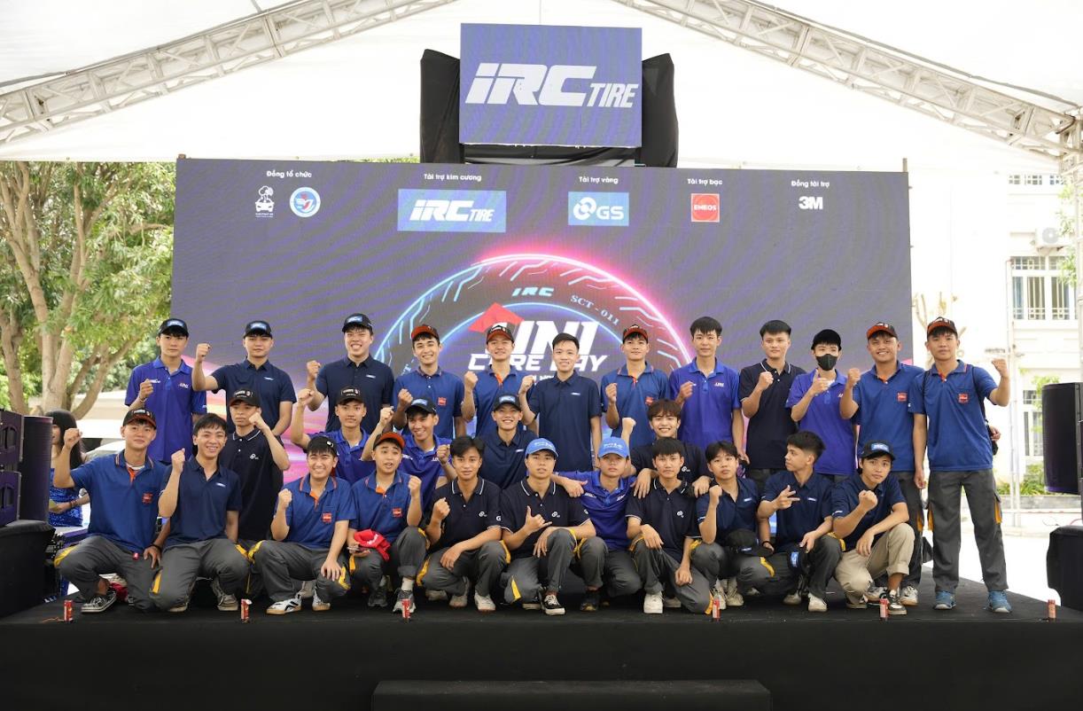 ENEOS đồng hành cùng sinh viên Đại học Vinh chăm sóc xe máy sau mưa bão- Ảnh 2.