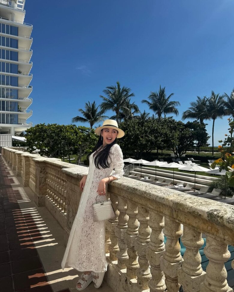 Mẫu thiết kế túi xách bạch tạng Himalaya tất nhiên cũng không thể thiếu trong tủ đồ của nàng thiên kim tiểu thư.