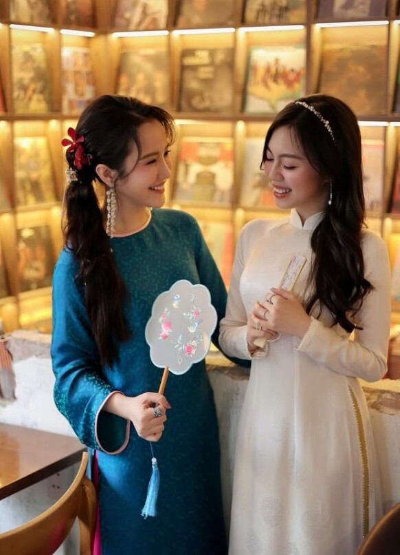 Trước đây, Khánh Linh đã không ít lần xuất hiện cùng với Primmy Trương - vợ của Phan Thành (anh trai Phan Hoàng).