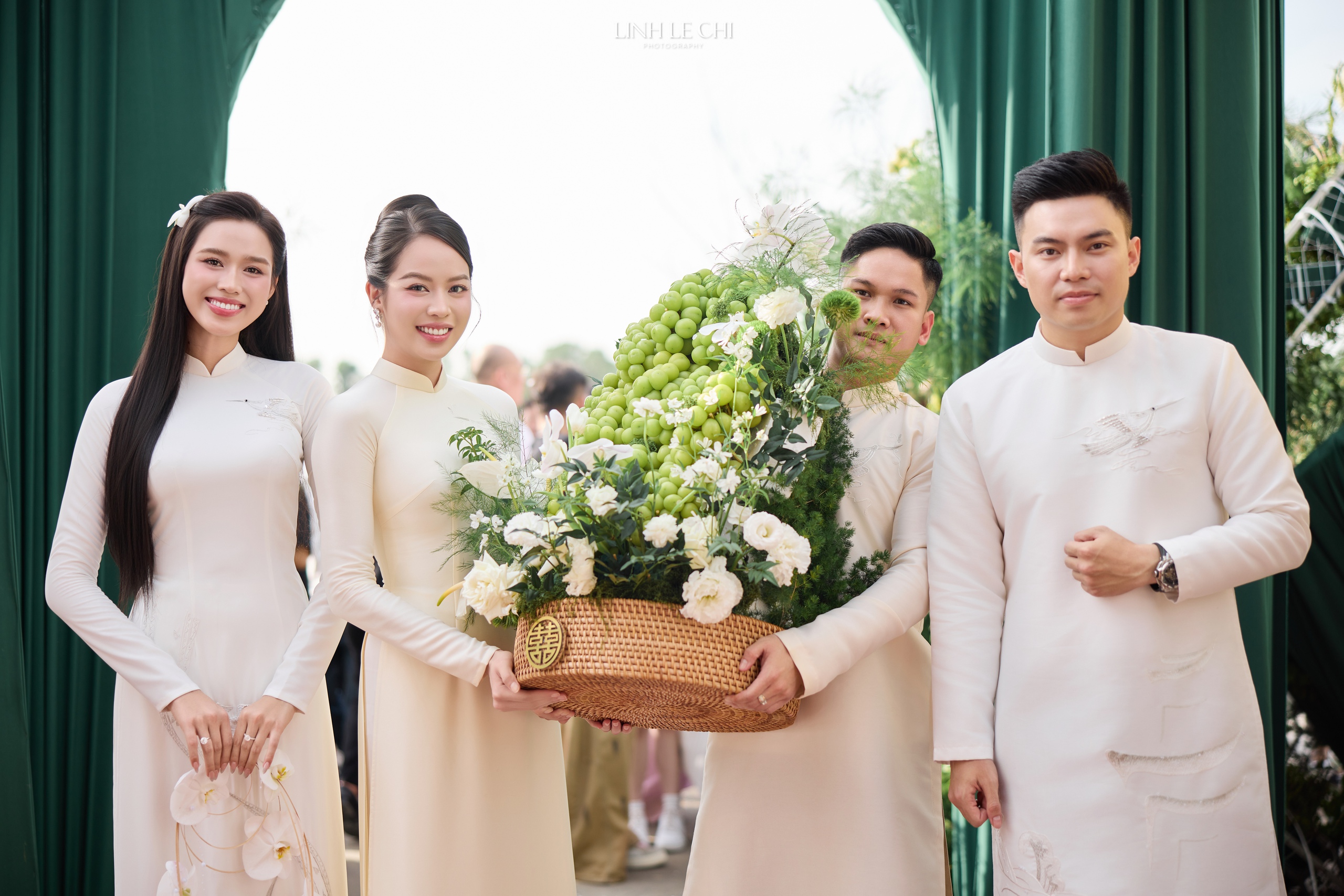 HH Đỗ Hà ăn hỏi: Cô dâu đặt 21 bộ áo dài, riêng áo dài cưới từ tên gọi đã mang ý nghĩa đặc biệt  - Ảnh 9.