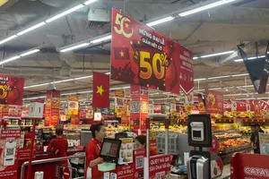 Dịp lễ 30-4: Loạt siêu thị tung khuyến mãi lớn, khách hàng tha hồ 'săn sale'