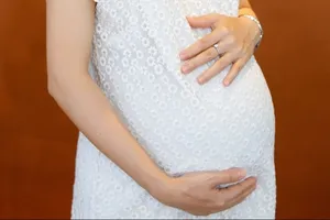 Phụ nữ độc thân sinh con bằng IVF và các vấn đề pháp lý cần biết