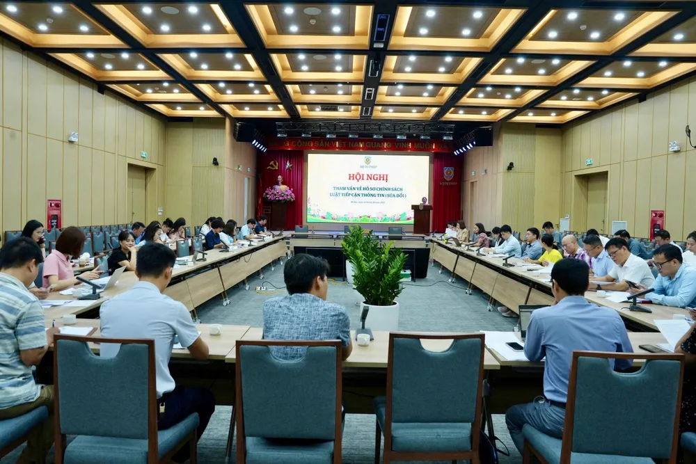 Các đại biểu đánh giá cao sự chuẩn bị hồ sơ chính sách của Bộ Tư pháp. Ảnh: BTP tiếp cận thông tin.jpg