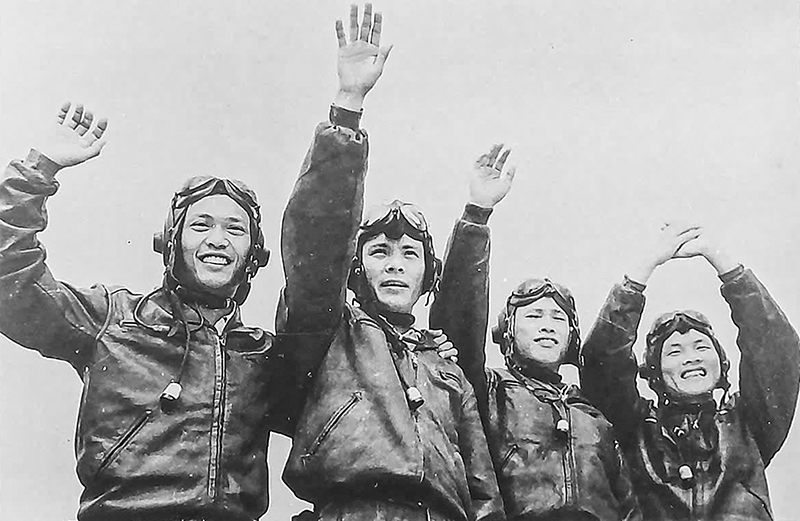 Không quân Việt Nam: Từ chiến thắng trận đầu đến bay trên bầu trời thành phố mang tên Bác - Ảnh 2.