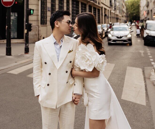 Đỗ Vinh Quang chia sẻ lại bức ảnh cưới lãng mạn vào dịp sinh nhật vợ.