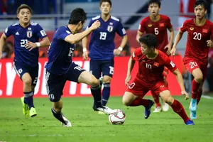 “Chiếc giày nhỏ” của Nhật, chuyện bóng đá Việt Nam tiếc, Singapore ước