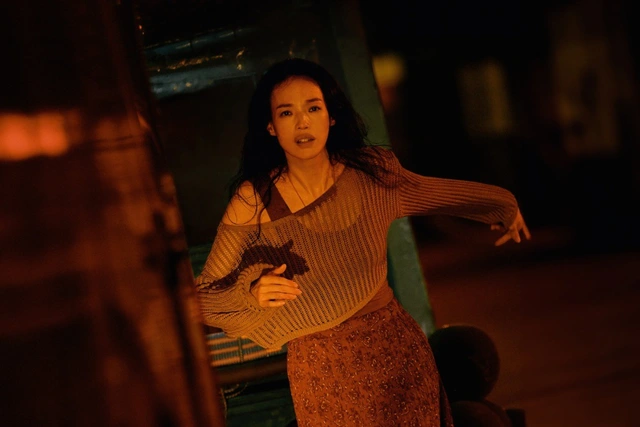 Thư Kỳ phát huy tối đa sở trường diễn bằng ánh mắt.