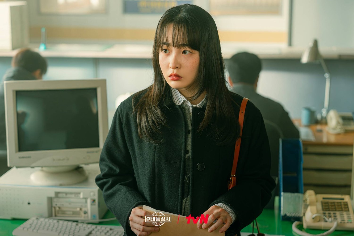 Gia đình bão tố: Phim Hàn đang chiếu hay không kém "Khi cuộc đời cho bạn quả quýt", nam nữ chính nhan sắc tuyệt đối điện ảnh lại còn diễn quá hay- Ảnh 7.