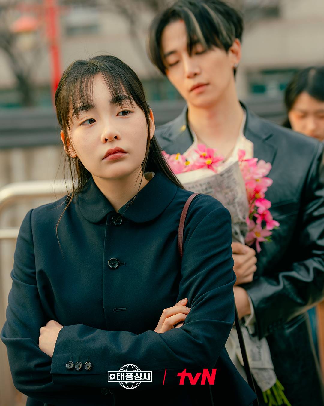 Gia đình bão tố: Phim Hàn đang chiếu hay không kém "Khi cuộc đời cho bạn quả quýt", nam nữ chính nhan sắc tuyệt đối điện ảnh lại còn diễn quá hay- Ảnh 8.