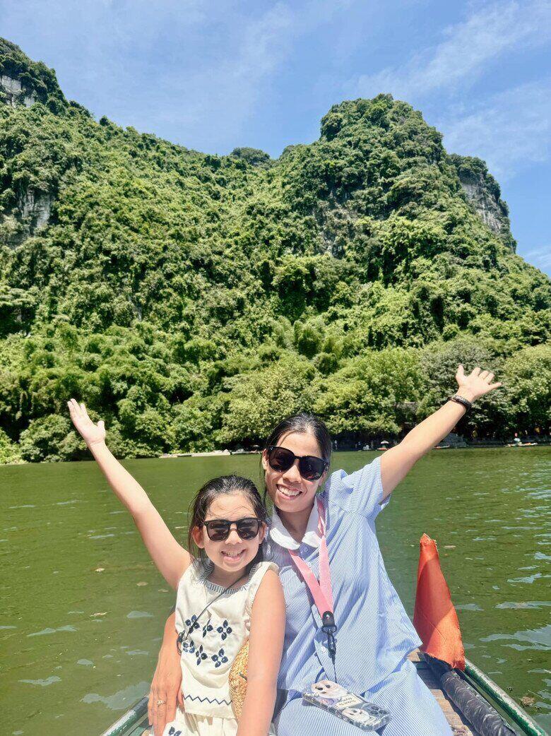 Bảo mẫu thường đưa Lavie đi du lịch, xem như phần thưởng sau nhiều nỗ lực học tập của bé.