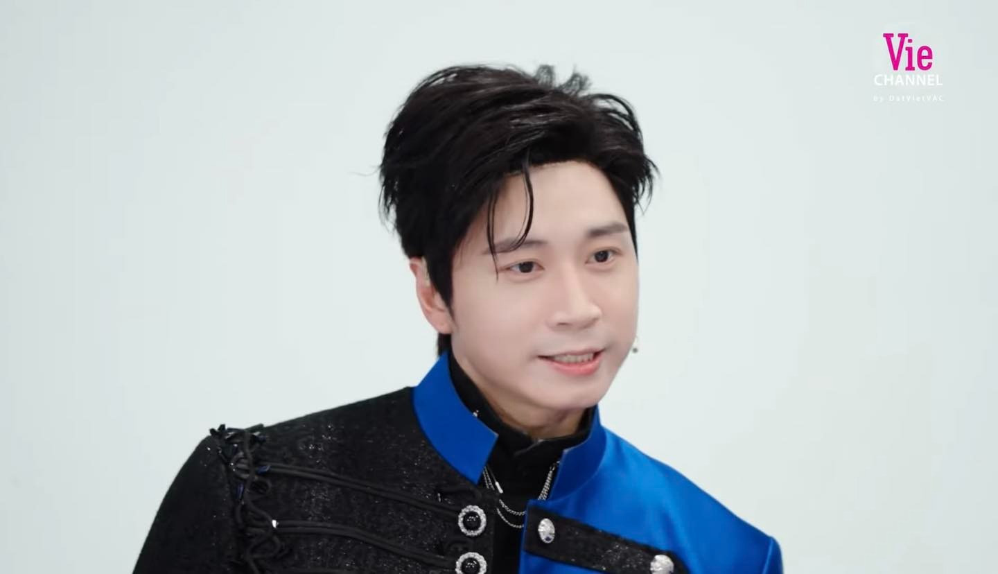 Xin đừng điểm phấn tô son lòe loẹt cho dàn Anh trai say hi - Ảnh 7.