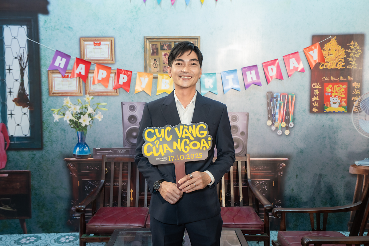 Việt Hương rưng rưng trong buổi công chiếu Cục Vàng Của Ngoại: “Má hứa tặng Băng Di cặp nhẫn cưới siêu to khổng lồ nếu chịu lấy chồng” - Ảnh 3.