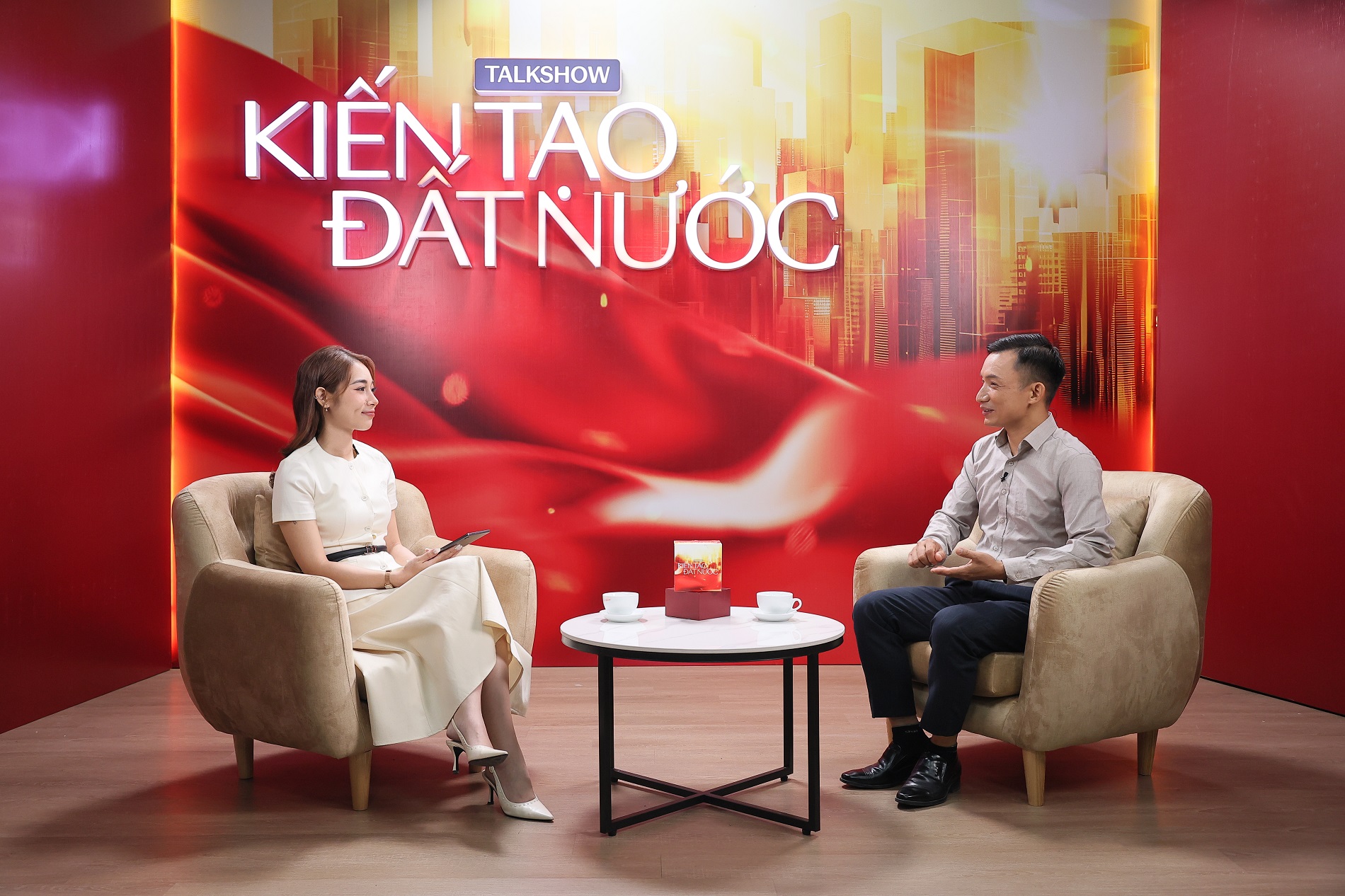 Từ bản thiết kế vẽ trên nền đất bờ ruộng tới xưởng chế tác nông cụ, sức sáng tạo của anh nông dân làm nên điều không tưởng - Ảnh 2. Từ bản thiết kế vẽ trên nền đất bờ ruộng tới xưởng chế tác nông cụ, sức sáng tạo của anh nông dân làm nên điều không tưởng - Ảnh 2.