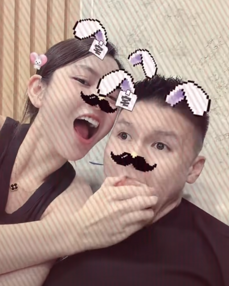 Vợ chồng Quang Hải - Chu Thanh Huyền dạo này- Ảnh 2.