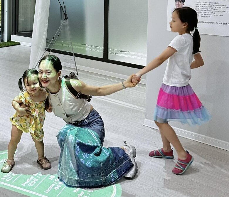 Chồng Tây của Lan Phương tiết lộ lý do nộp đơn kháng cáo, dù chỉ gặp con 1- 2 phút vẫn thấy quý giá 4 Lan Phương thường chia sẻ những khoảnh khắc bên các con.