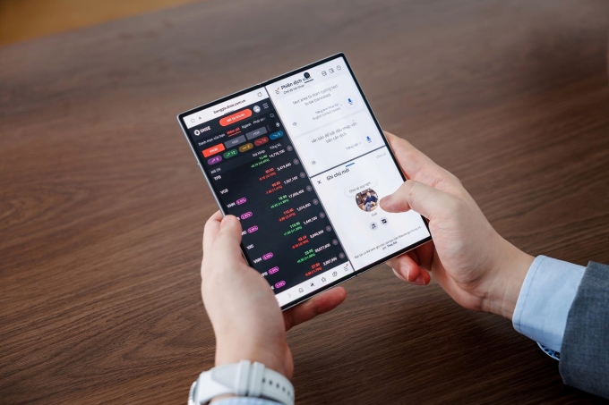 Màn hình rộng giúp hiển thị nhiều thông tin hơn. Ảnh: Samsung