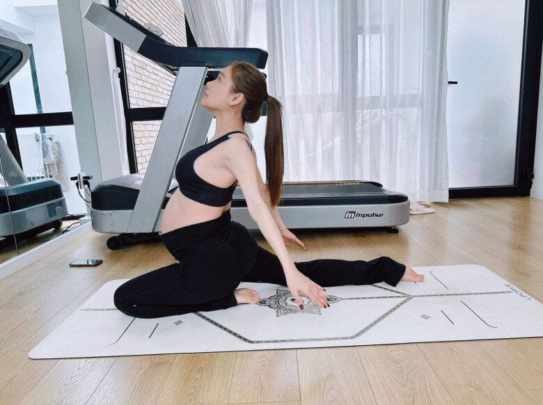 Nhã Phương chăm tập luyện thể thao kể cả lúc bầu bì.