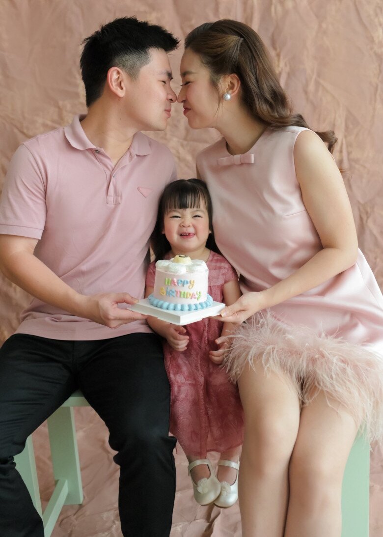 Gia đình hạnh phúc của Hoa hậu Đỗ Mỹ Linh và thiếu gia Đỗ Vinh Quang.