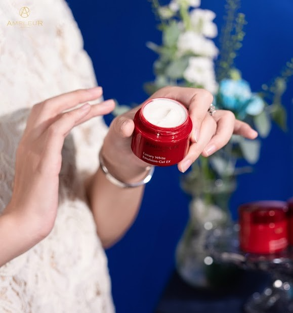 Luxury White Gel EX bí quyết dưỡng da Nhật chinh phục phái đẹp Việt - Ảnh 4. Luxury White Gel EX bí quyết dưỡng da Nhật chinh phục phái đẹp Việt - Ảnh 4.