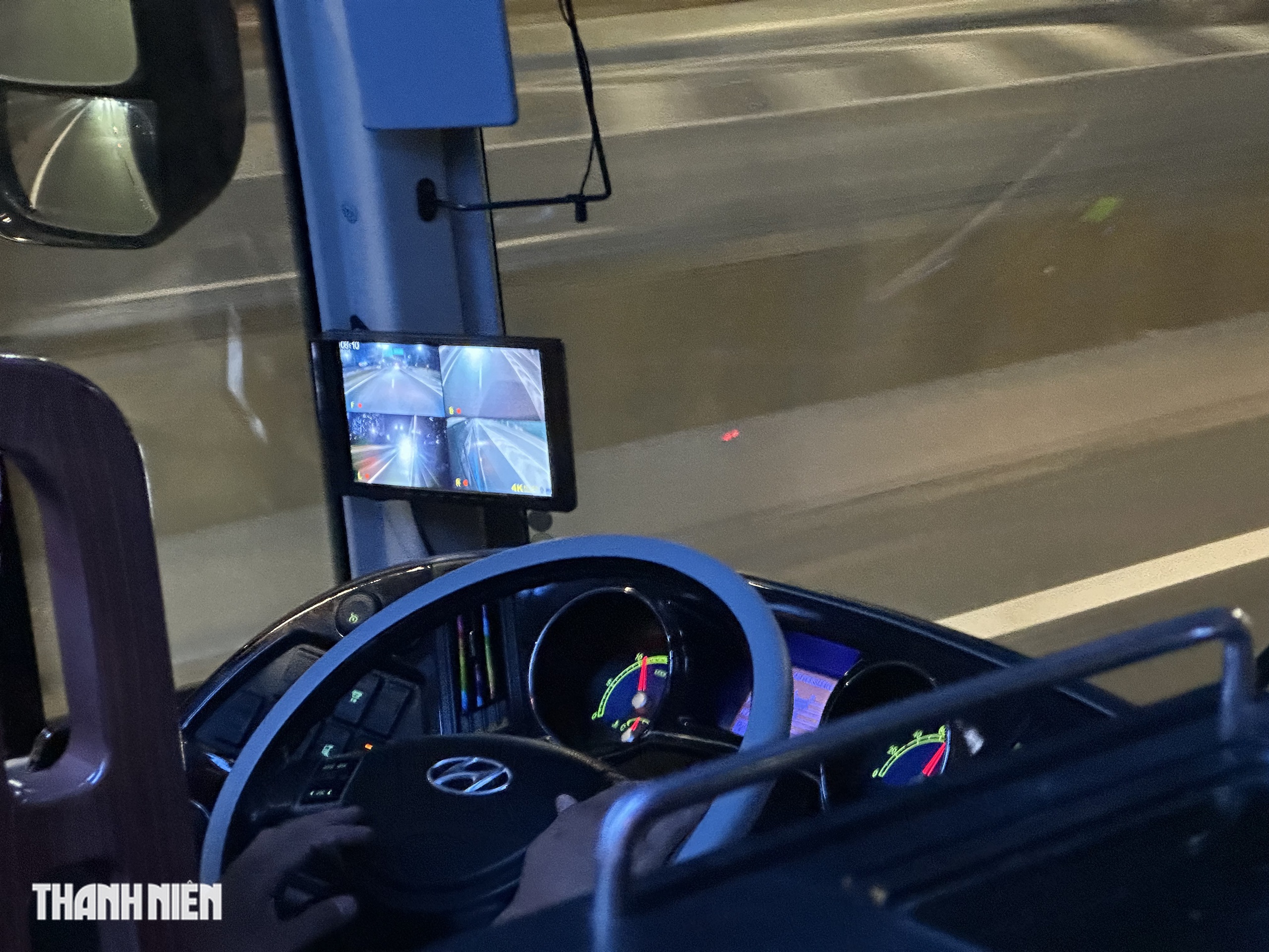 Vì sao nhiều xe khách trang bị camera 'xóa' điểm mù? - Ảnh 2.