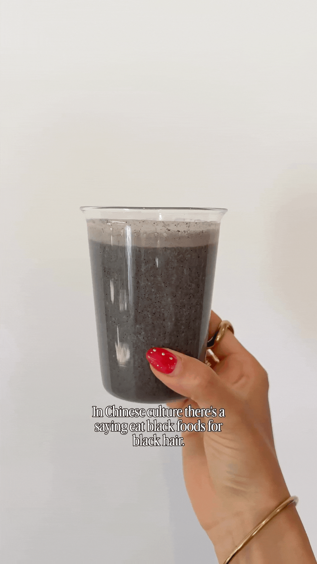 Mẹ tôi rất chăm uống loại nước màu đen này và không có một sợi tóc bạc nào ở tuổi 60, tóc còn bóng đẹp - Ảnh 3.