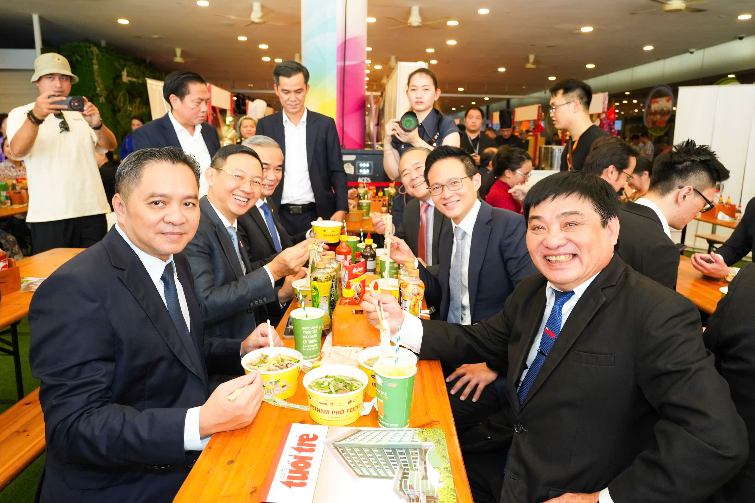 Thưởng thức Phở Việt Nam chính hiệu tại Lễ hội Vietnam Phở Festival 2025 ở Singapore - Ảnh 4.